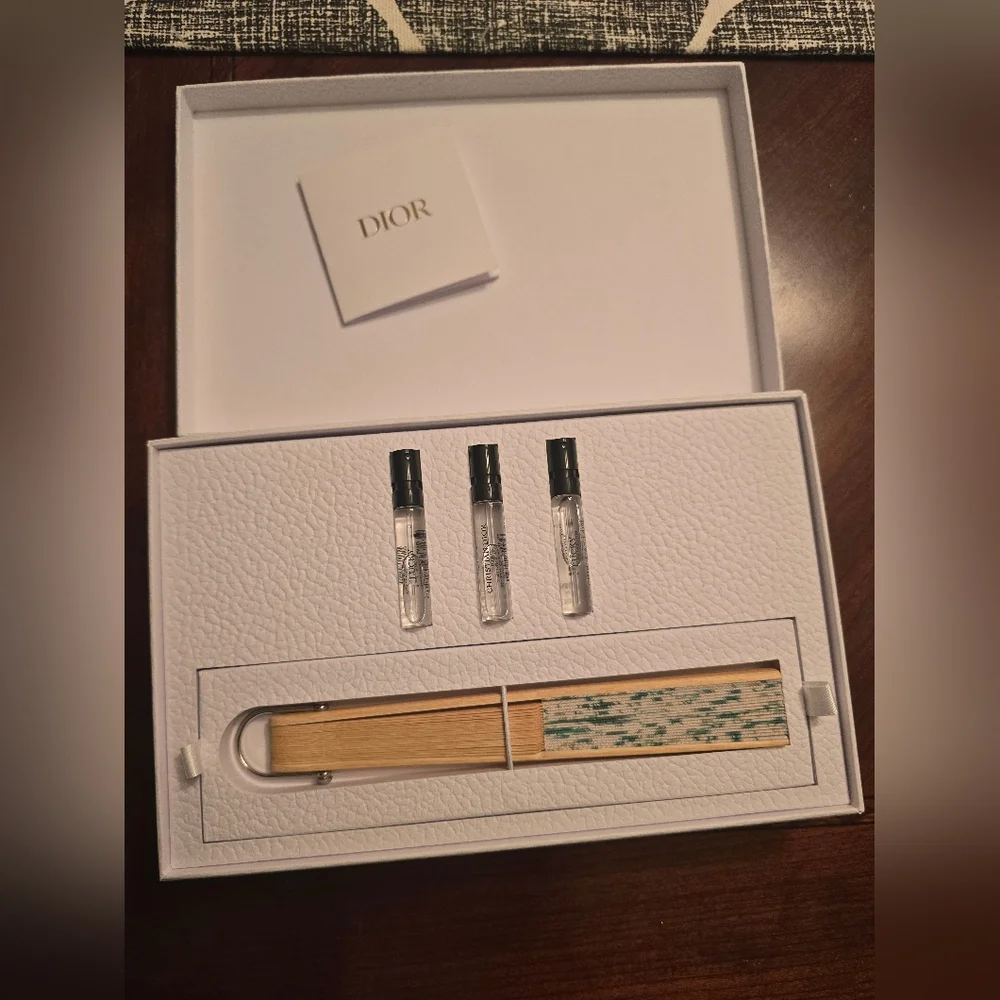 ✨️Dior Fan Gift Set – Folding Fan + Dior Cord – Rare GWP - NEW✨️ - Picture 3 of 5